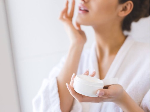 Жылыту маусымында тері күтімі: кремдер, майлар және қоректік заттар