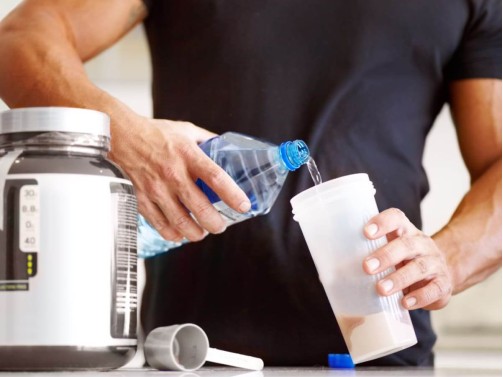 Гейнерлер және жоғары калориялы рацион: жаңадан бастаушыға не таңдау керек