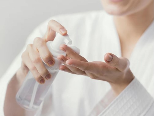 Тониктер және теріні тазарту: неліктен бұл қысқы күтімдегі must-have